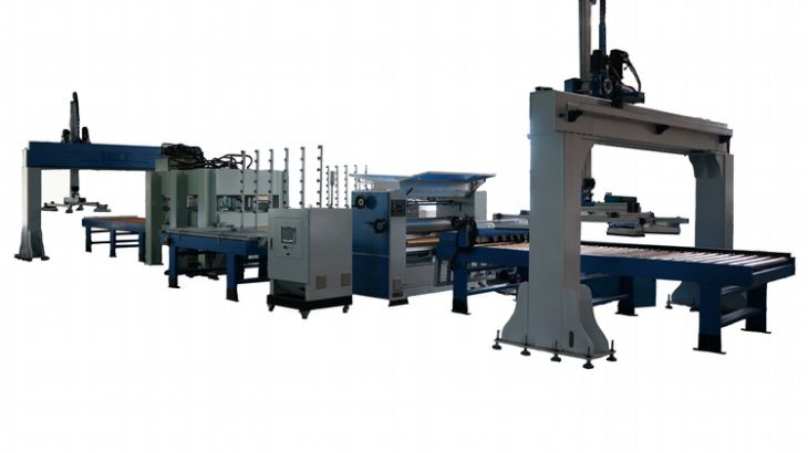 M&aacute;quina laminadora de tableros MDF